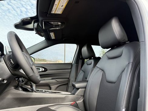 New 2026 Jeep Compass Latitude image 28