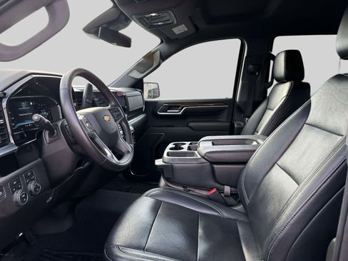 Used 2022 Chevrolet Silverado 1500 LT image 11