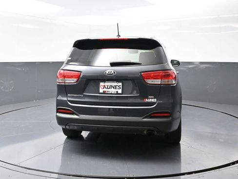 Used 2017 Kia Sorento AWD image 11