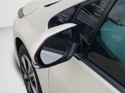 Used 2018 Toyota Prius Prime Advanced FWD image 25