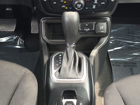 Used 2020 Jeep Renegade Latitude FWD image 14