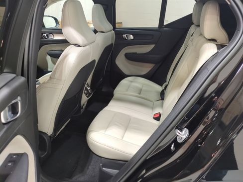 Used 2022 Volvo XC40 T5 Momentum w/ Premium Package AWD/4WD image 15