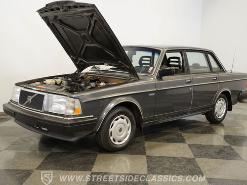 Used 1988 Volvo 240 Sedan RWD image 39