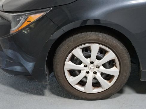 Used 2021 Toyota Corolla LE FWD image 5