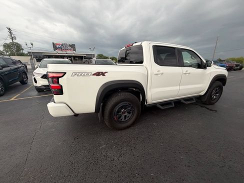 Used 2025 Nissan Frontier PRO-4X AWD/4WD image 3