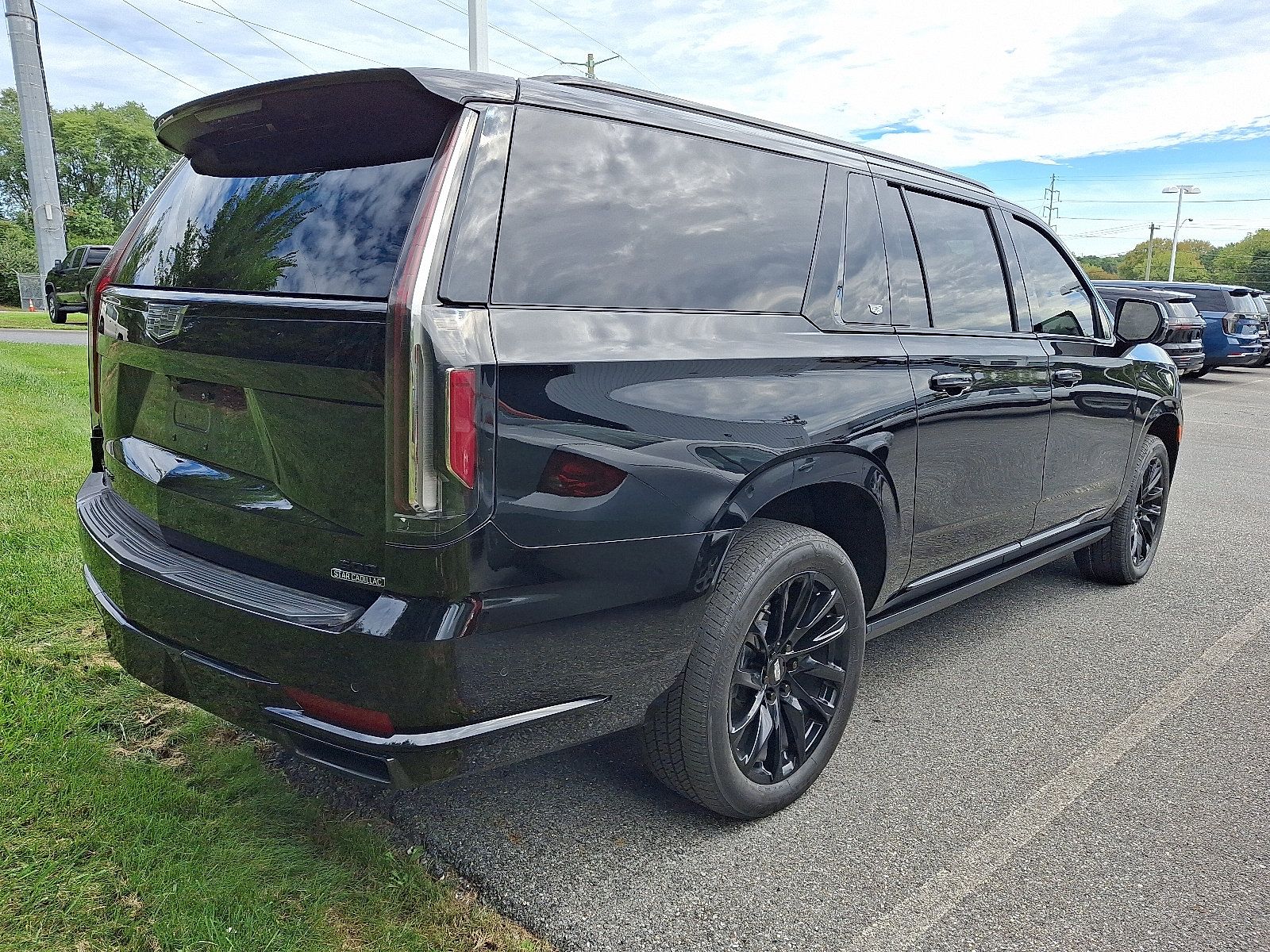 Certified 2024 Cadillac Escalade ESV Sport Platinum w/ LPO, ONYX Package AWD/4WD image 7