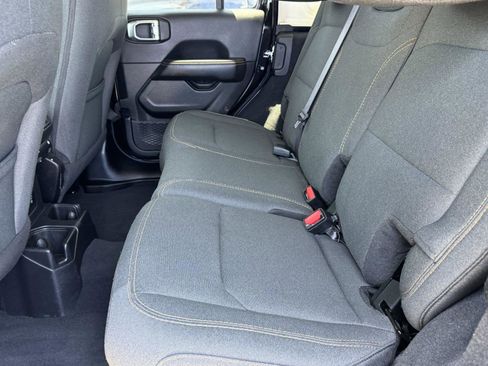 Used 2025 Jeep Wrangler Unlimited Sahara AWD/4WD image 12