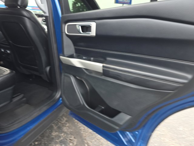 Used 2020 Ford Explorer XLT w/ Equipment Group 202A AWD/4WD image 30