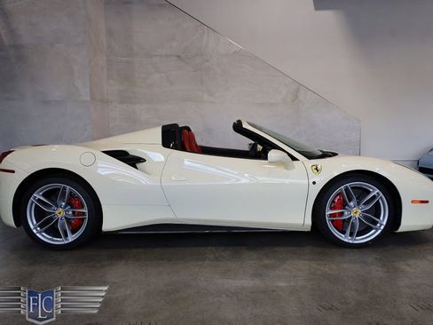 Used 2018 Ferrari 488 Spider image 2