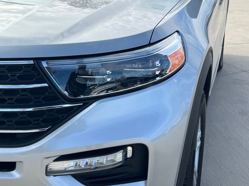 Used 2023 Ford Explorer XLT w/ Equipment Group 202A image 4