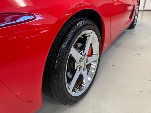 Used 2007 Chevrolet Corvette Coupe w/ Preferred Equipment Group RWD image 9