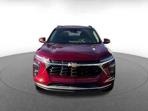 Used 2025 Chevrolet Trax LT image 3