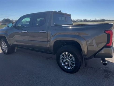 Used 2025 Toyota Tacoma Limited image 6