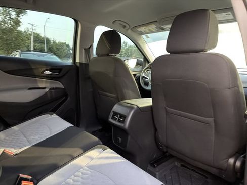 Used 2018 Chevrolet Equinox LS FWD image 16