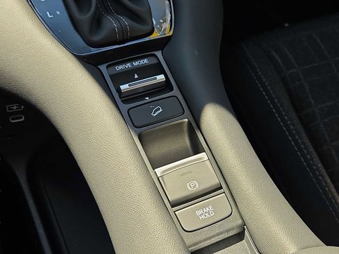 Certified 2025 Honda HR-V LX image 9