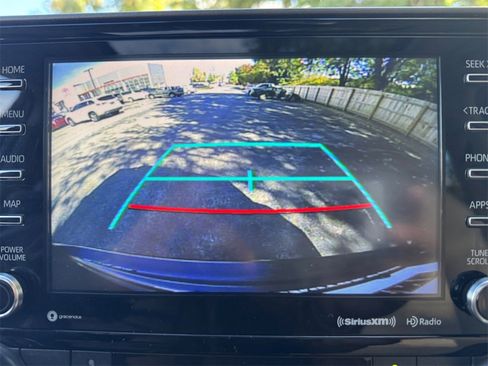 Used 2022 Toyota Highlander XLE image 25