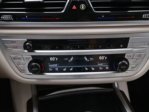 Used 2022 BMW 750i xDrive w/ Luxury Rear Seating Package AWD/4WD image 25