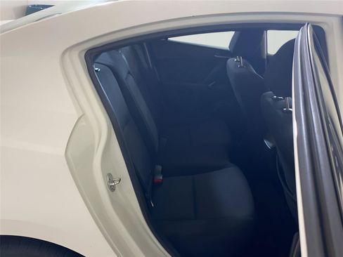 Used 2011 MAZDA MAZDA3 i Touring FWD image 25