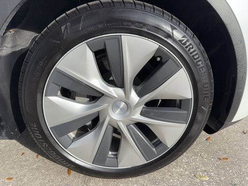 Used 2023 Tesla Model Y Long Range image 37