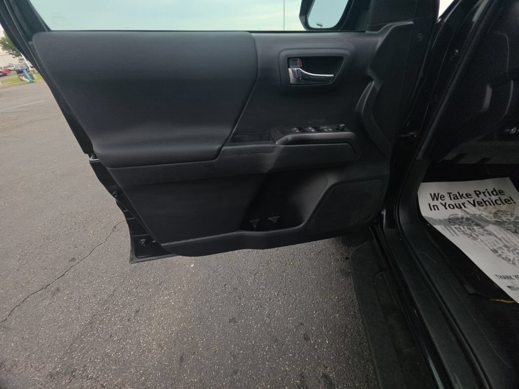 Used 2022 Toyota Tacoma TRD Sport AWD/4WD image 11