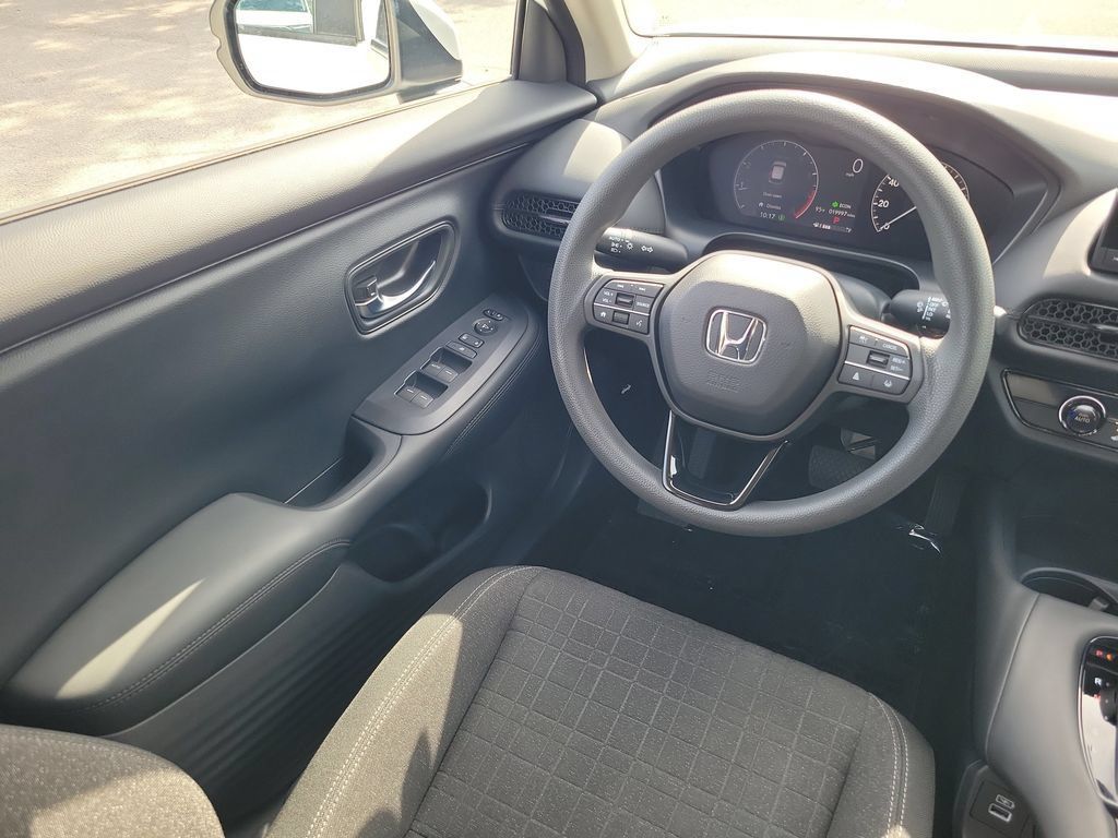 Used 2023 Honda HR-V LX image 15