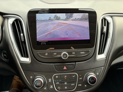 Used 2019 Chevrolet Malibu Premier w/ Sun and Wheel Package FWD image 26