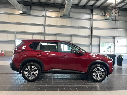 Used 2023 Nissan Rogue SV image 4
