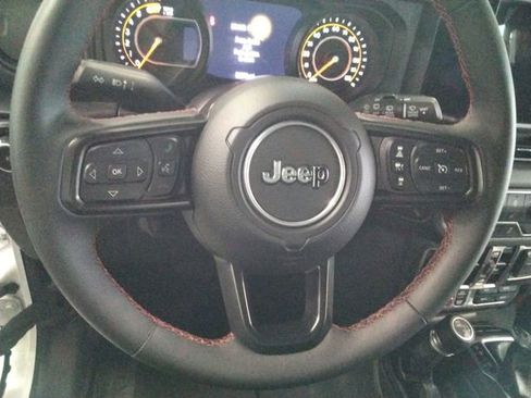 Used 2024 Jeep Wrangler Unlimited Rubicon w/ Convenience Group AWD/4WD image 27