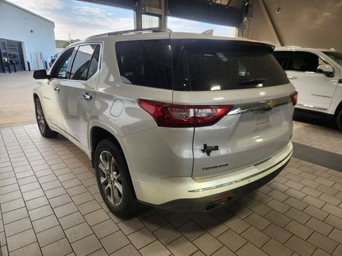 Used 2018 Chevrolet Traverse Premier w/ Driver Confidence II Package FWD image 4