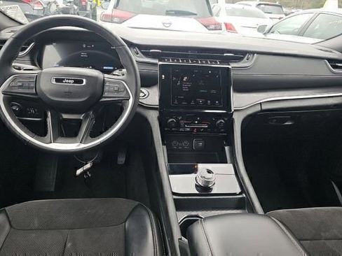 Used 2024 Jeep Grand Cherokee Altitude image 11