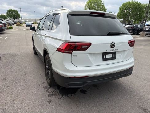 Used 2022 Volkswagen Tiguan SE w/ Panoramic Sunroof Package image 13