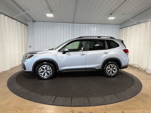 Used 2021 Subaru Forester Premium AWD/4WD image 2