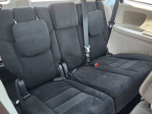 Used 2016 Dodge Grand Caravan American Value Package FWD image 9