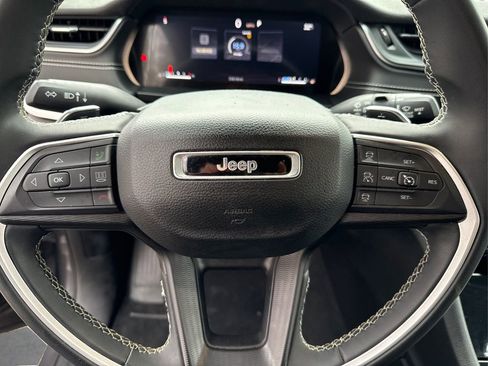 Used 2023 Jeep Grand Cherokee L Laredo image 23