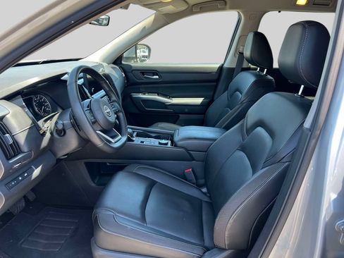 Used 2023 Nissan Pathfinder SL AWD/4WD image 14