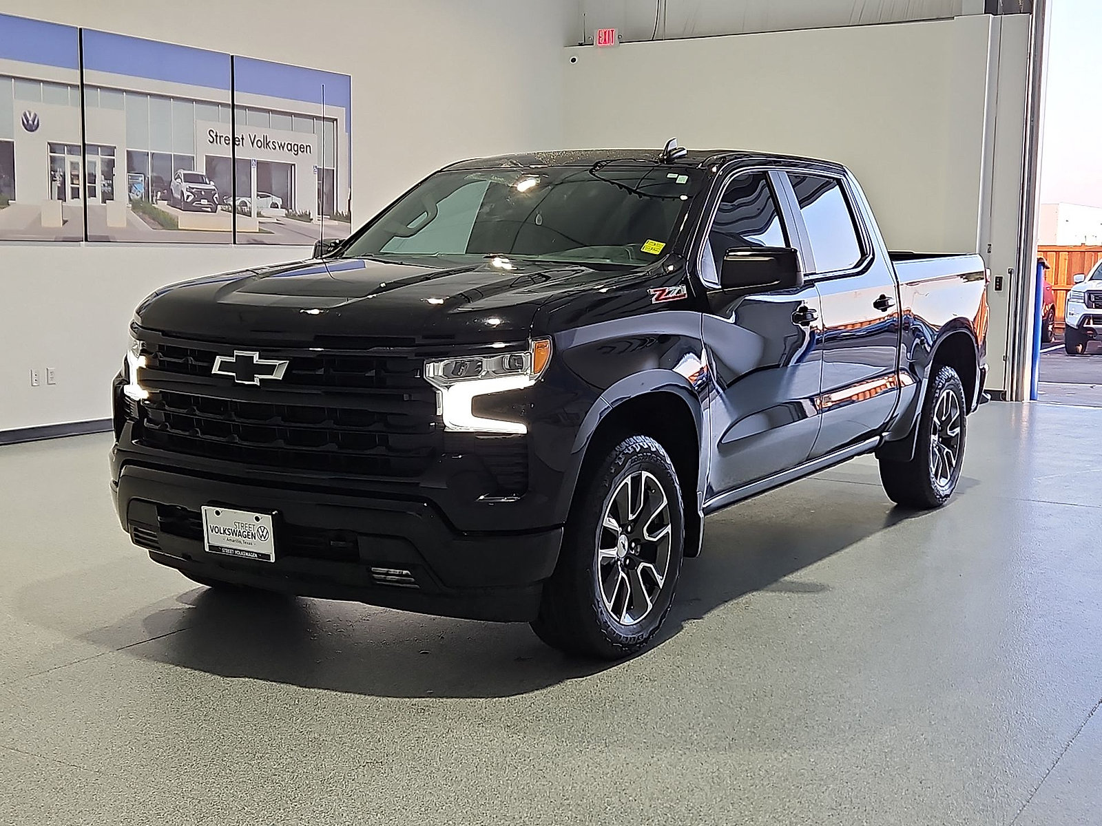 Used 2023 Chevrolet Silverado 1500 RST w/ Z71 Off-Road Package AWD/4WD image 4