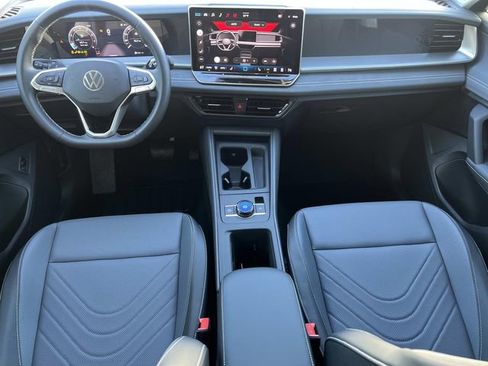 New 2026 Volkswagen Tiguan SE FWD image 23