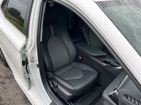 Used 2023 Toyota Camry SE FWD image 16