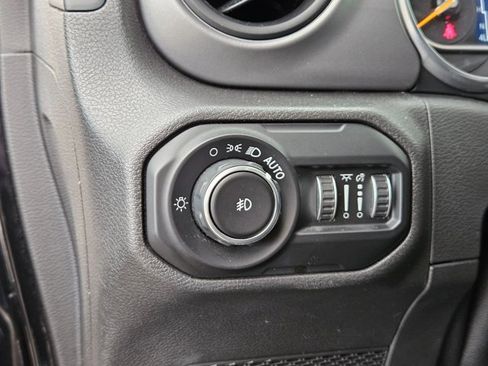 Used 2021 Jeep Wrangler Unlimited Sport AWD/4WD image 25