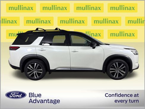 Used 2024 Nissan Pathfinder Platinum FWD image 2