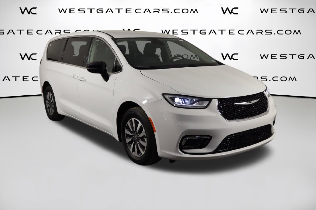 Used 2024 Chrysler Pacifica Limited FWD image 43