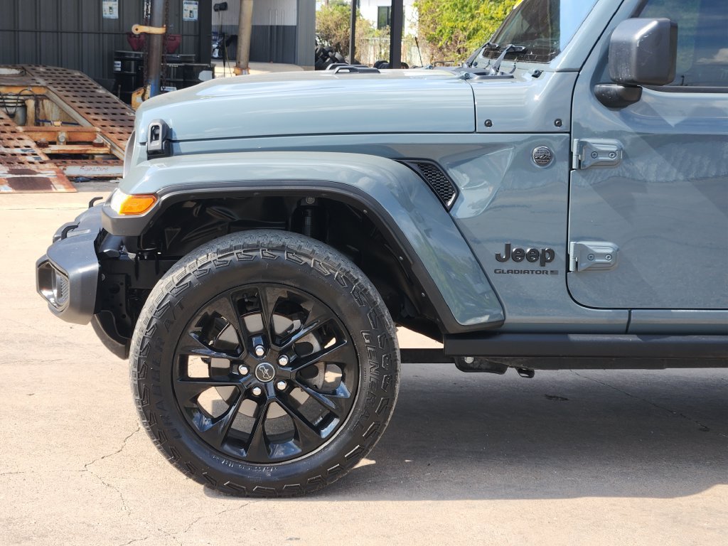 Used 2025 Jeep Gladiator Sport AWD/4WD image 7