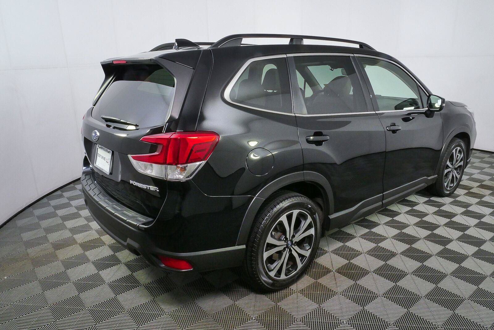 Used 2019 Subaru Forester Limited w/ Popular Package #3 AWD/4WD image 3