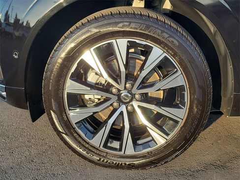 Used 2023 Volvo XC60 B5 Plus image 24