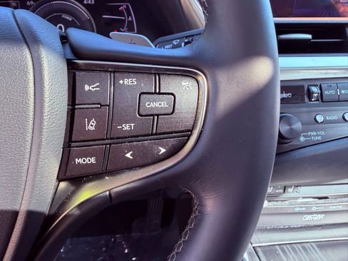 Used 2020 Lexus ES 300h w/ Premium Package image 22