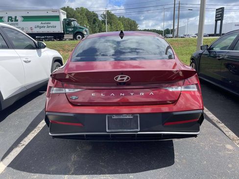 Certified 2024 Hyundai Elantra SEL w/ Convenience Package FWD image 5