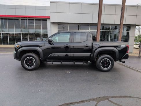 Used 2026 Toyota Tacoma TRD Off-Road AWD/4WD image 2