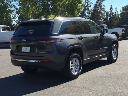Used 2025 Jeep Grand Cherokee Laredo w/ Luxury Tech Group I AWD/4WD image 8