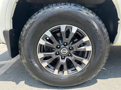 Used 2018 Nissan Titan PRO-4X w/ Pro-4x Convenience Package AWD/4WD image 7