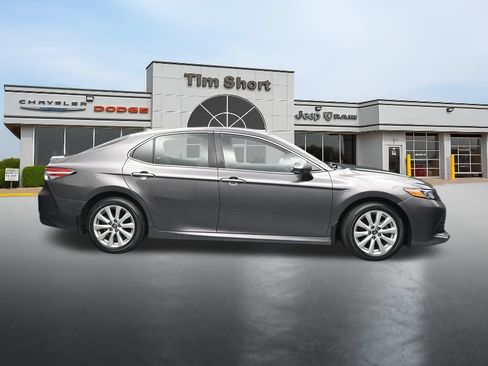 Used 2020 Toyota Camry LE FWD image 6